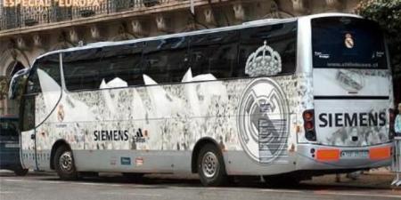 حافلة ريال مدريد تتعرض لحادث تصادم فى إنجلترا.. فيديو