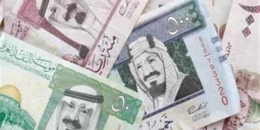 سعر الريال السعودي والدرهم الإماراتي والدينار الكويتي في البنوك اليوم