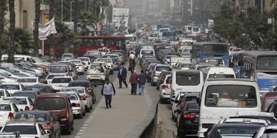 قبل ما تتحرك من بيتك.. كثافات مرورية على أغلب طرق ومحاور القاهرة والجيزة