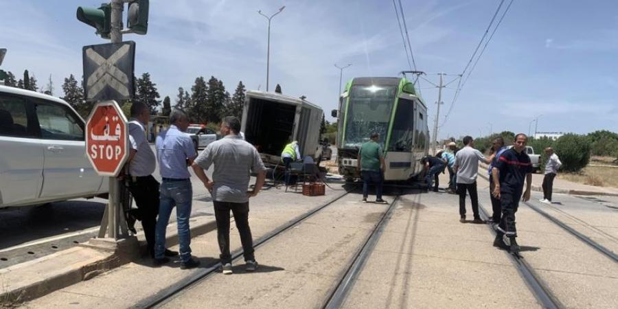 منوبة: اصابة شابين اثر سقوطهما من عربة المترو على مستوى محطة الدندان