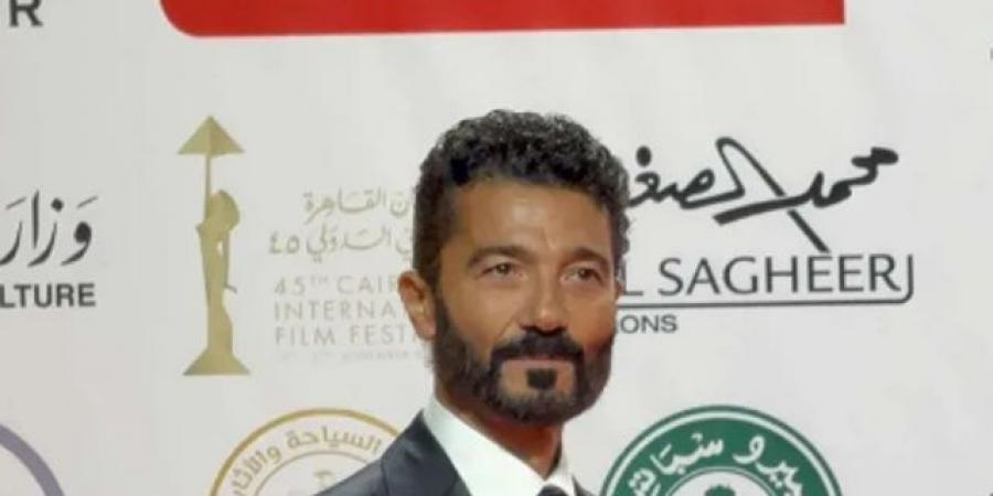 وصول الفنان خالد النبوي إلى مهرجان القاهرة السينمائي الدولي