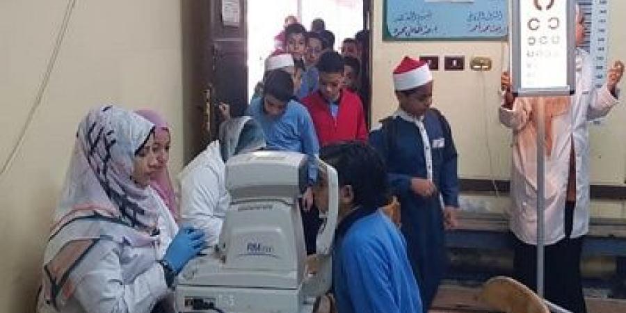 علاج 345 حالة بقافلة جامعة بنها لأمراض العيون بمعهد الخصوص الأزهري