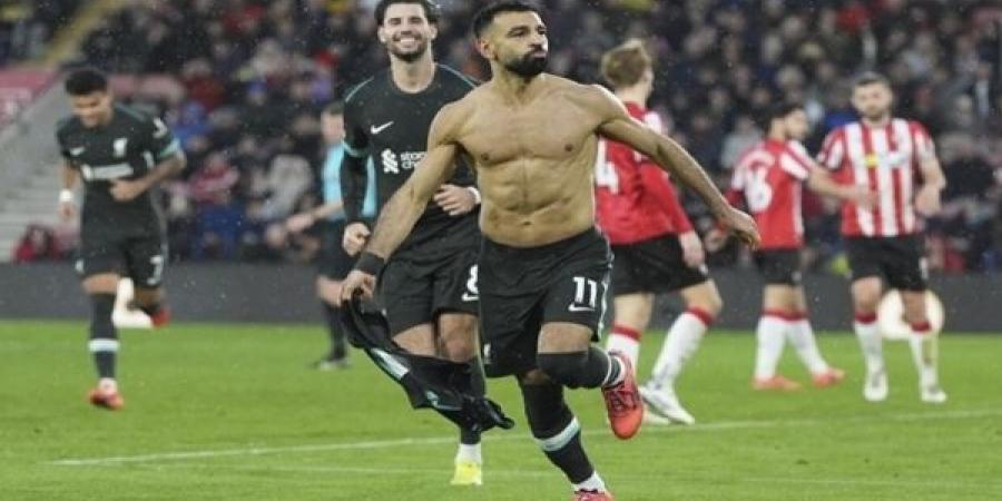 محمد صلاح يحقق رقما سلبيا "غريبا" بسبب خلع قميصه