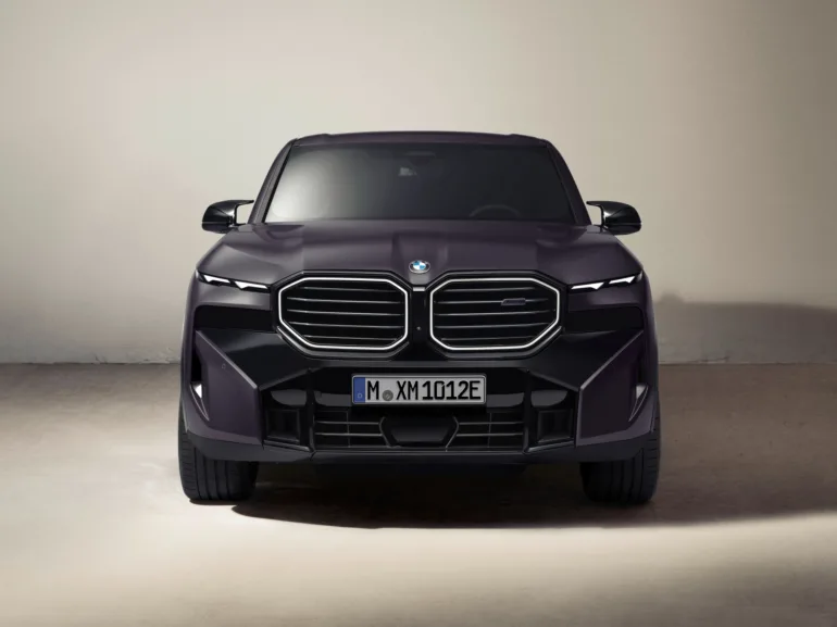 1734230343 751 BMW XM من Kith عندما تجتمع الهيبة مع أزياء الشارع.webp