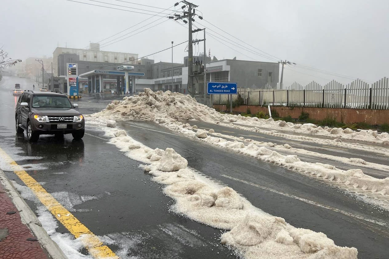 المركز الوطني للأرصاد يحذر”.. طقس بارد وأمطار رعدية تضرب هذه المناطق في السعودية اليوم🌬️